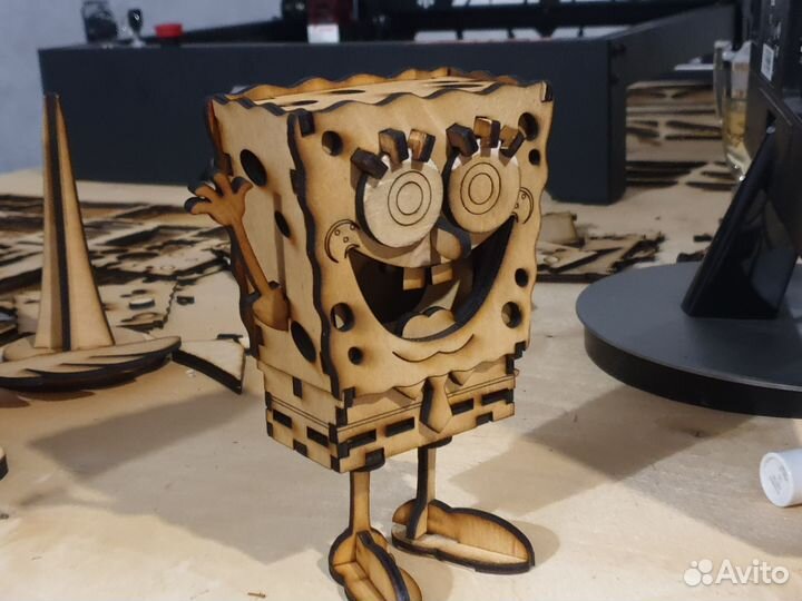 Модель Спанч Боба из дерева