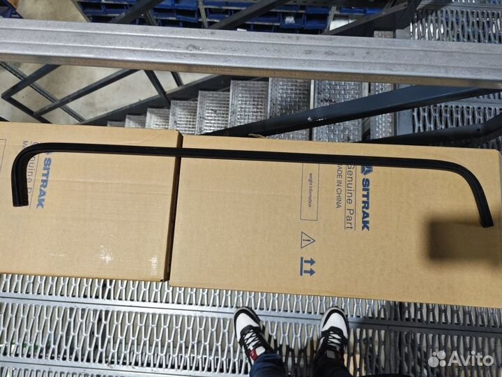 Наружный уплотнитель левый двери