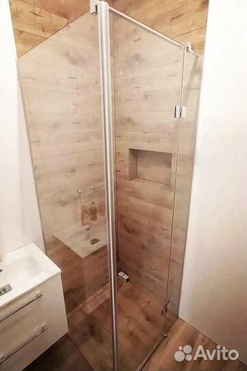 Стеклянная душевая перегородка