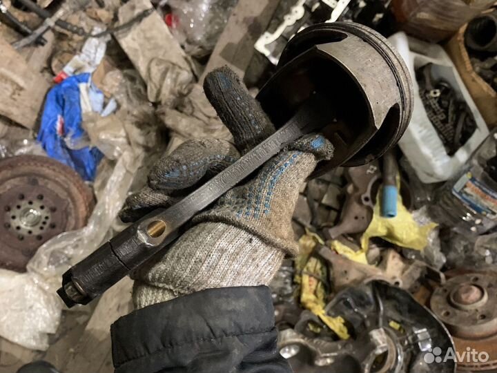 Шатун Мерседес 272 мотор 3.5л