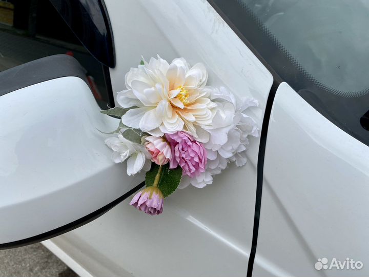 Свадебные украшения на машину