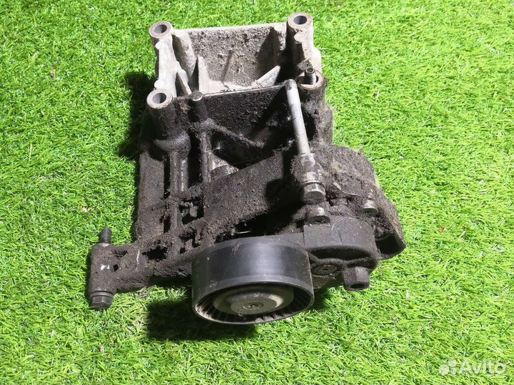 Кронштейн компрессора с роликом BMW 3 e46