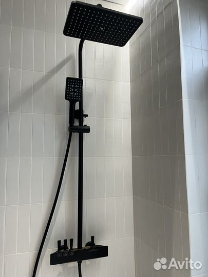 Душевой смеситель черный для ванной