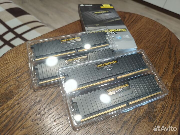 Оперативная память Corsair Vengeance LPX 32GB DDR4