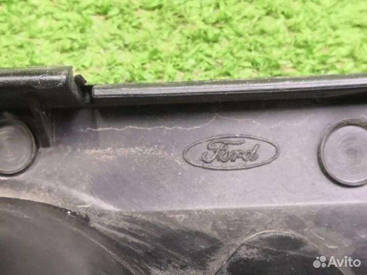 Обшивка двери передняя правая Ford Focus 2