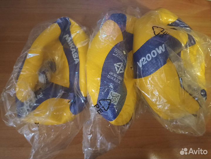 Волейбольный мяч Mikasa V200W