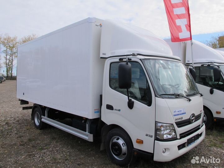 Обтекатель (спойлер) hino 300, hino 500 - оригинал