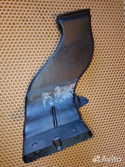 Воздуховод салона Audi A8 D4 long 4.2 cdra 2011