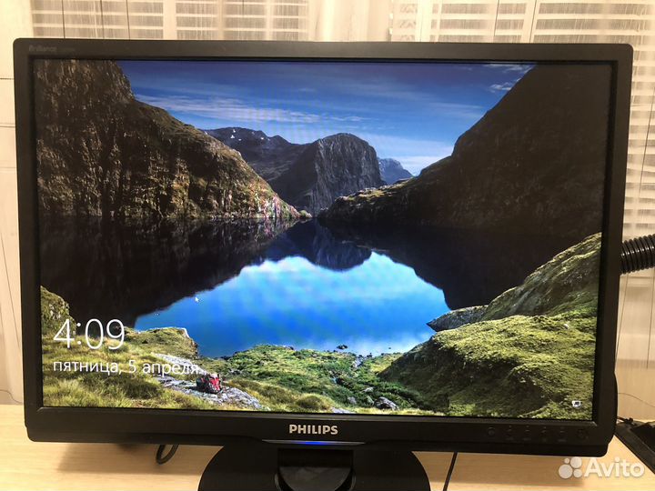 Монитор Philips 22 дюйма Широкоформатный