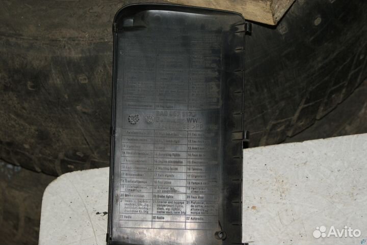 Крышка предохранителей Volkswagen Passat B4