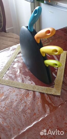 Набор кухонных ножей с подставкой