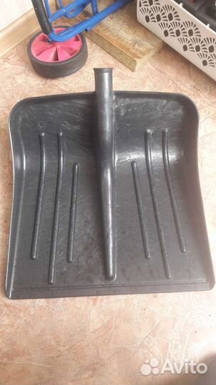 Лопата для уборки снега