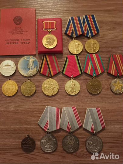 Значки,жетоны,медали,ордена,тижёл