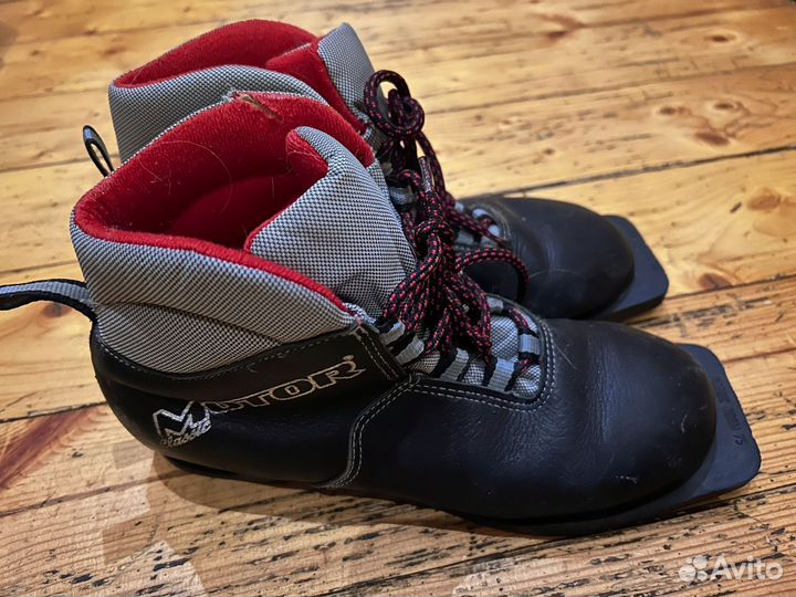 Лыжные ботинки