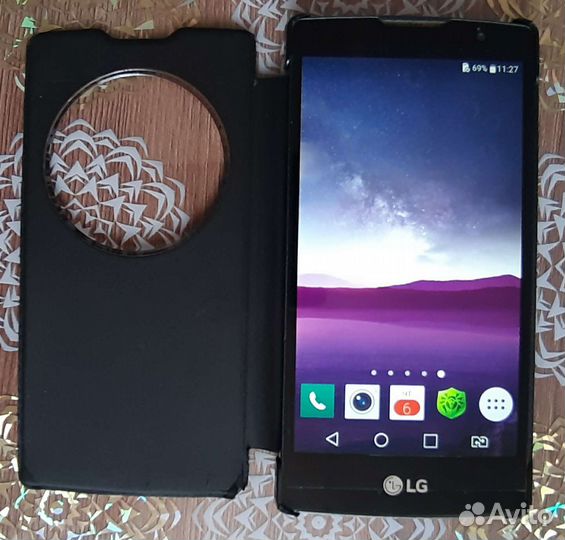 Телефон LG