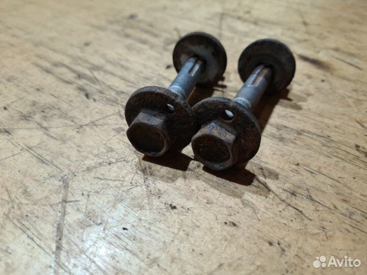 Болт развальный задний Nissan Murano Z51 VQ35DE