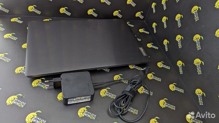 Lenovo AMD Ryzen 5 3500U / 8GB / 256GB