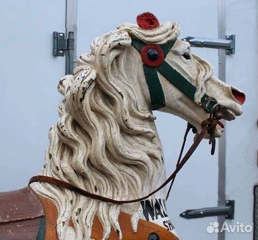 Античная карусельная лошадка