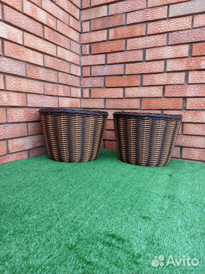 Кашпо из искусственного ротанга