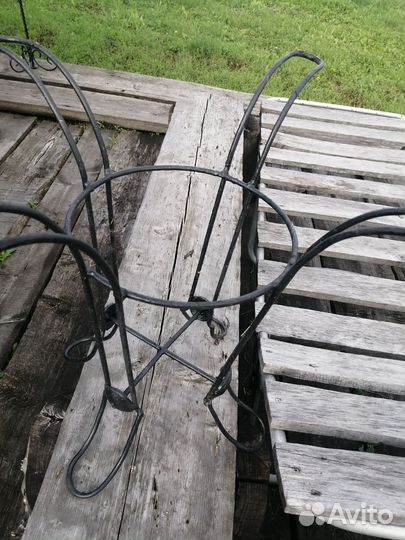 Подставка для цветов напольная металлическая