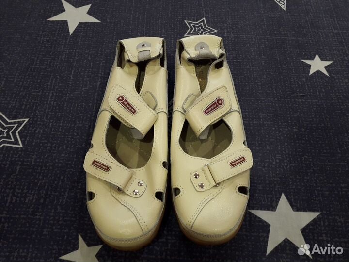 Кожаные женские босоножки (размер 39)