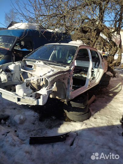 Задняя часть кузова Renault symbol 2