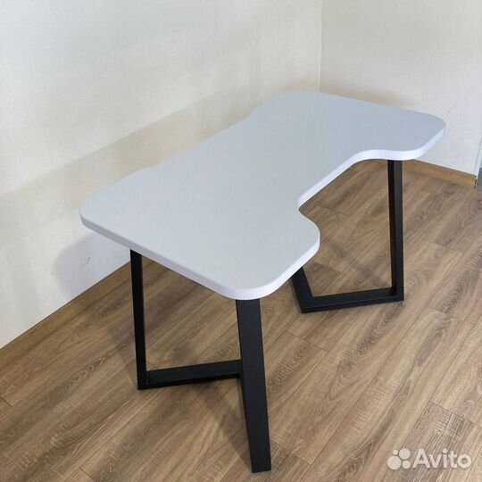 Компьютерный стол 'Calm Clock'