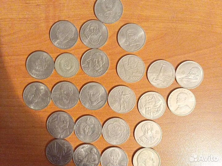 Продам юбилейные монеты (1 рубль.5 рублей)