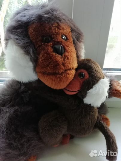 Обезьянка с мамой