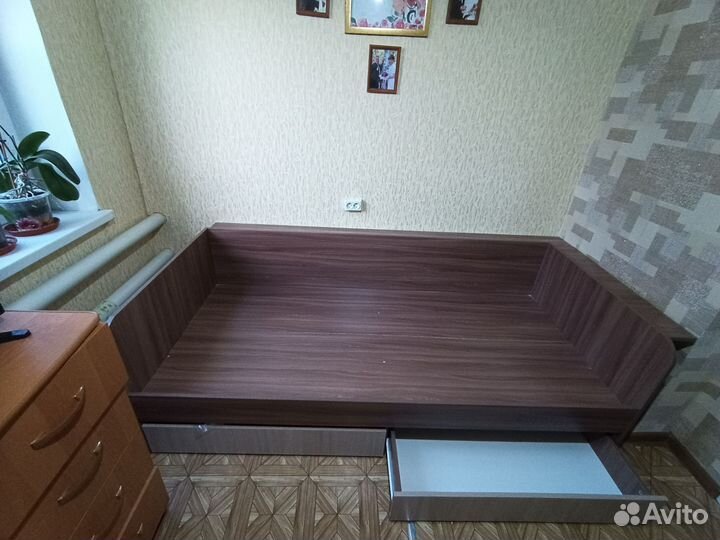 Кровать