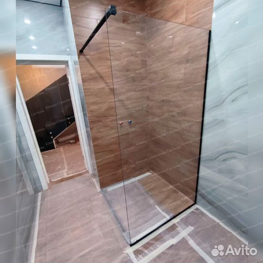 Душевая стеклянная шторка для ванной