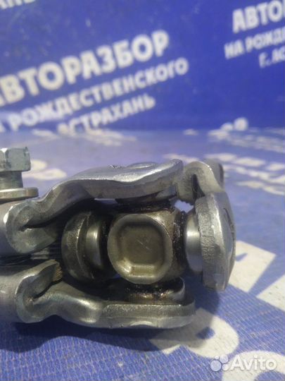 Рулевой карданчик Nissan Maxima A33 седан 2002