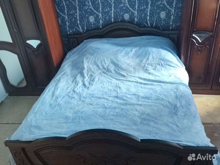 Кровать двухспальная с матрасом 160 200