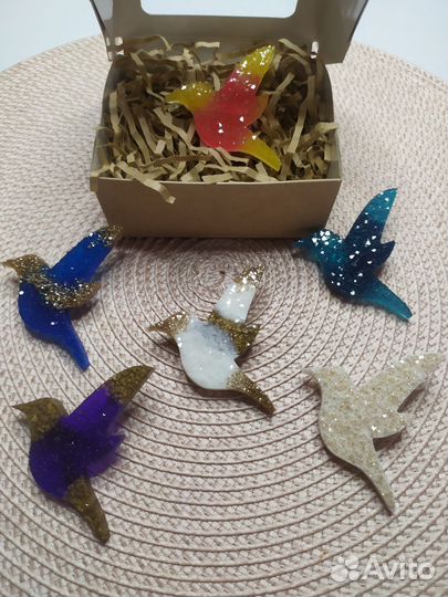 Брошь колибри