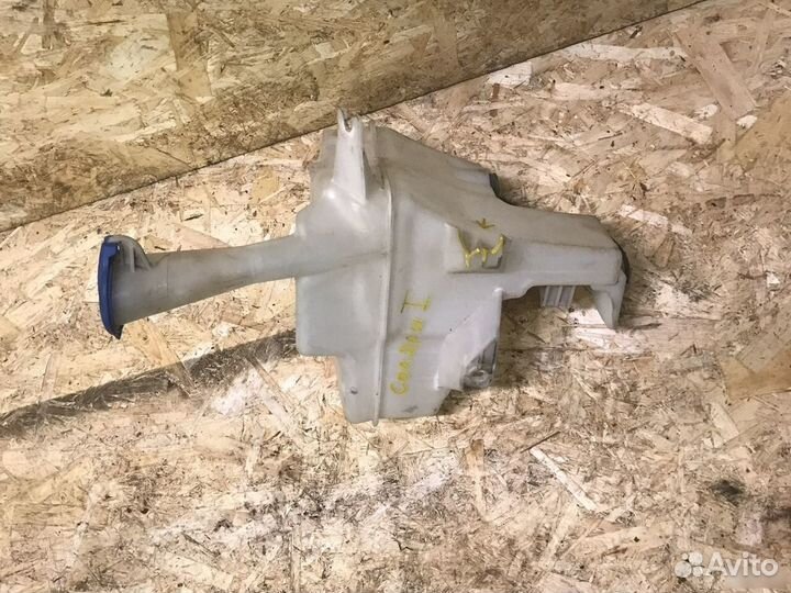 Бачок омывателя на hyundai solaris 1