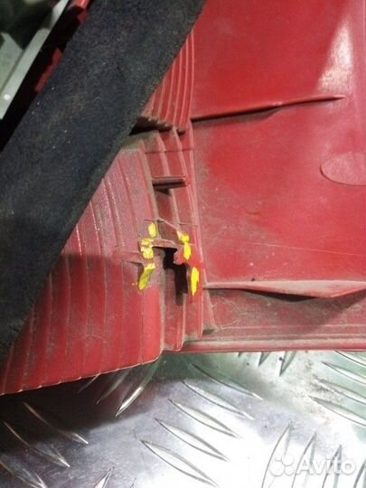 Фонарь задний левый Toyota Vitz