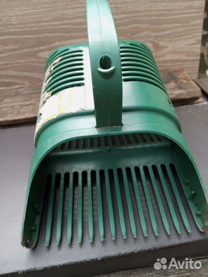 Совок для сбора ягод