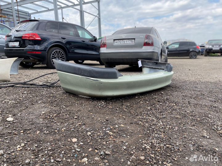 Бампер задний Toyota Avensis 1997г. (универсал)