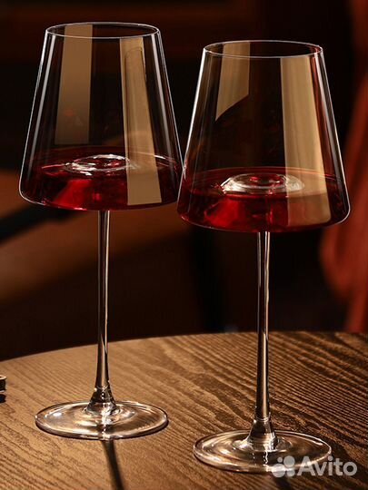 Бокалы для вина с изогнутым дном
