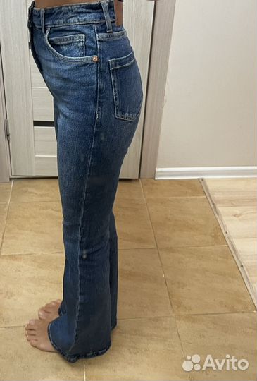 Джинсы с высокой посадкой клеш от колена