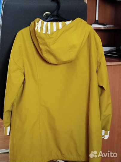 Ветровка женская