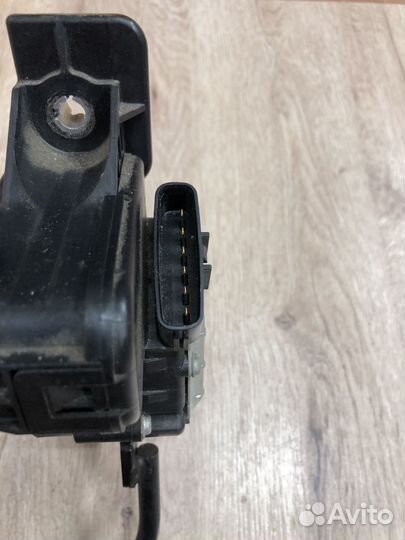 Педаль газа Mitsubishi Galant 9