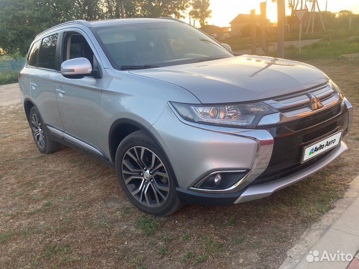 Mitsubishi Outlander 2.4 CVT, 2015, битый, 199 585 км