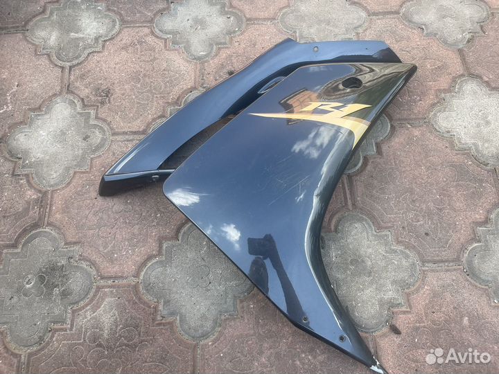 Пластик боковой R1 07-08