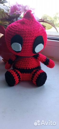 Вязанная игрушка Дедпул