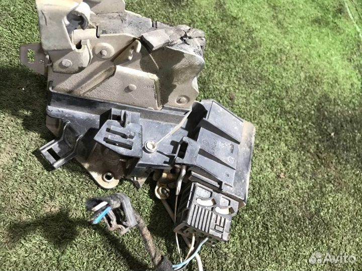 Замок двери задний правый Bmw 5-Series E39 M54B20