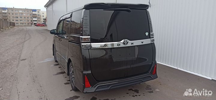 Toyota Voxy 2.0 CVT, 2017, 144 000 км