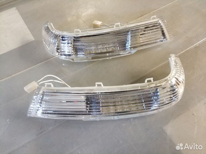 Повторитель поворота в зеркало VW Туарег 2002-2006