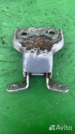 Петля двери левая Chevrolet Aveo