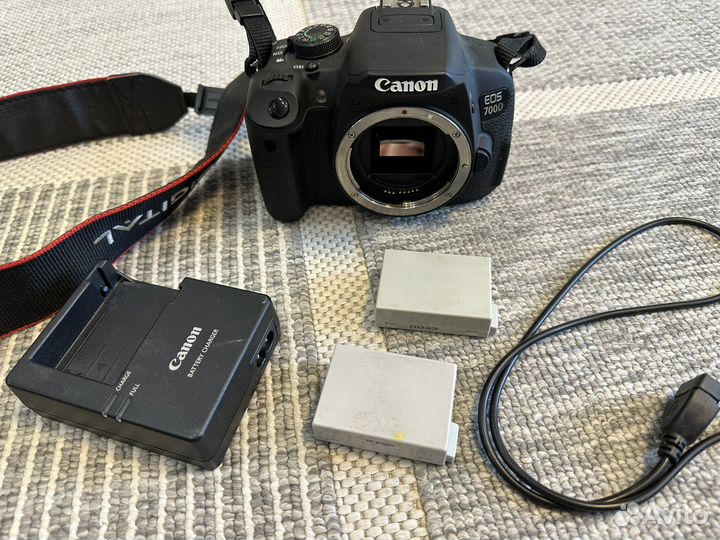 Зеркальный фотоаппарат canon 700d и 2 обьектива